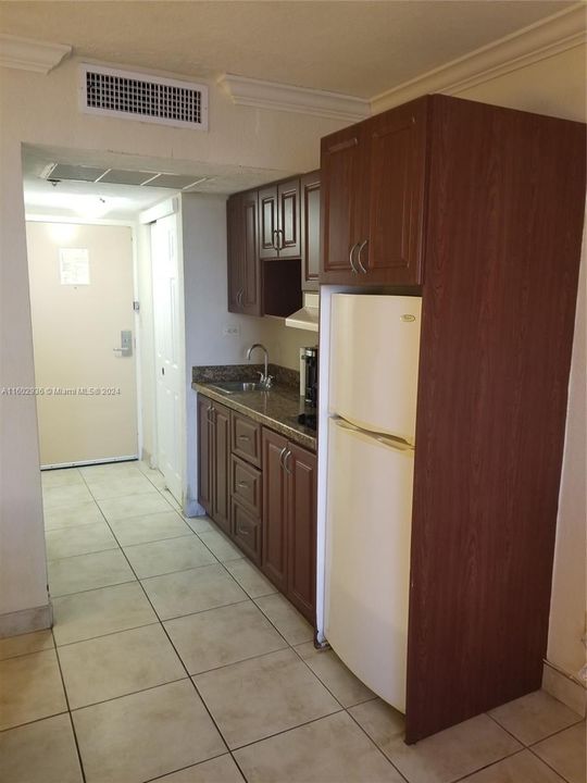 For Sale: $154,980 (0 beds, 1 baths, 360 Square Feet)