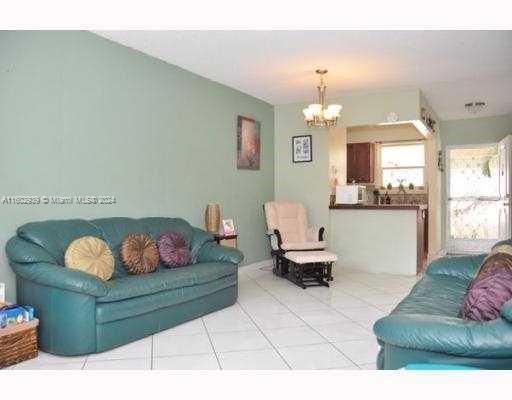 For Sale: $160,000 (1 beds, 1 baths, 607 Square Feet)