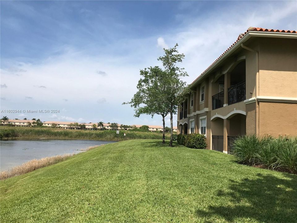 Active With Contract: $350,000 (2 beds, 2 baths, 1130 Square Feet)