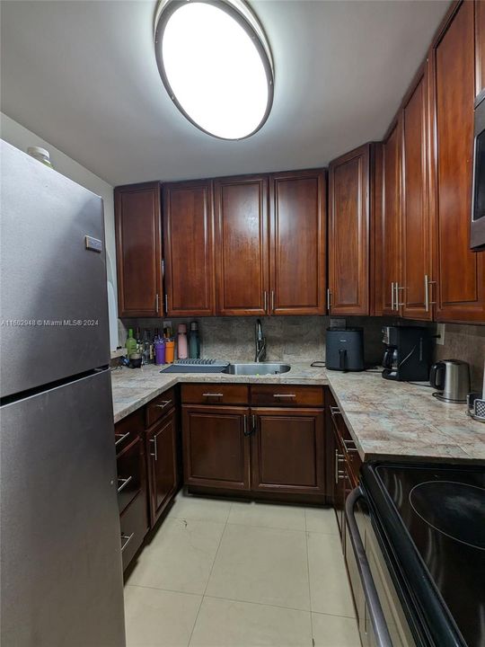 Recently Sold: $250,000 (2 beds, 2 baths, 903 Square Feet)