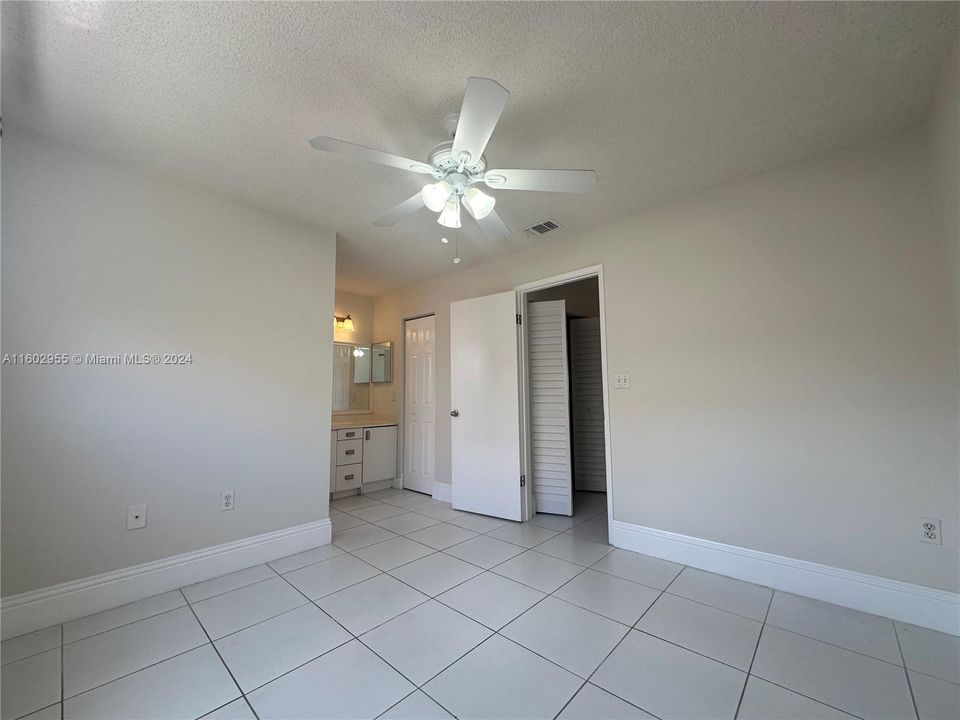 For Rent: $2,500 (2 beds, 2 baths, 1060 Square Feet)