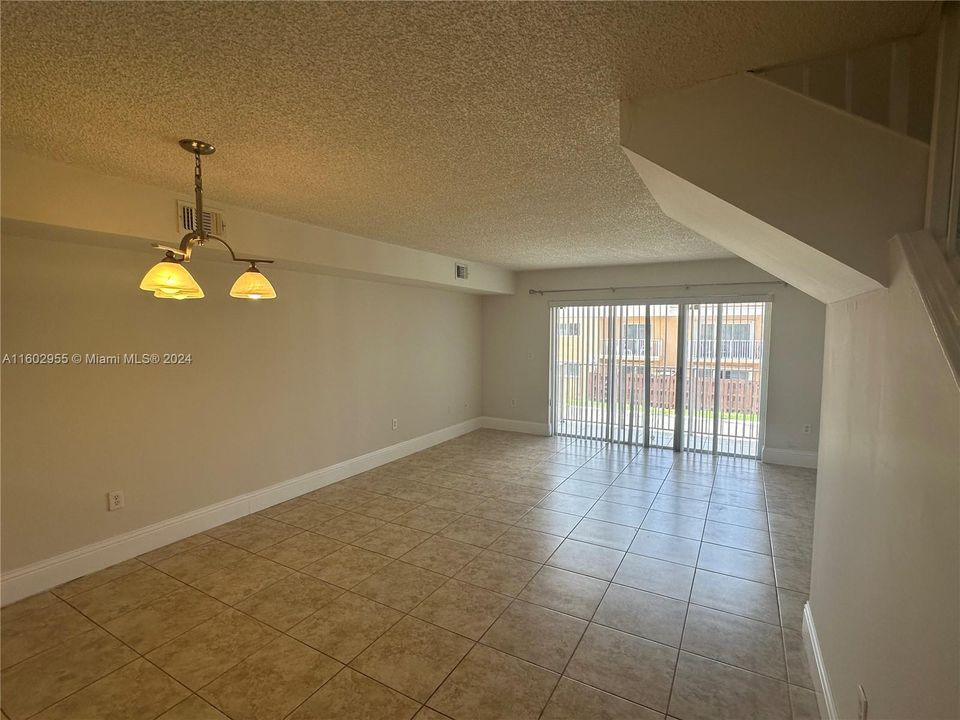 For Rent: $2,500 (2 beds, 2 baths, 1060 Square Feet)