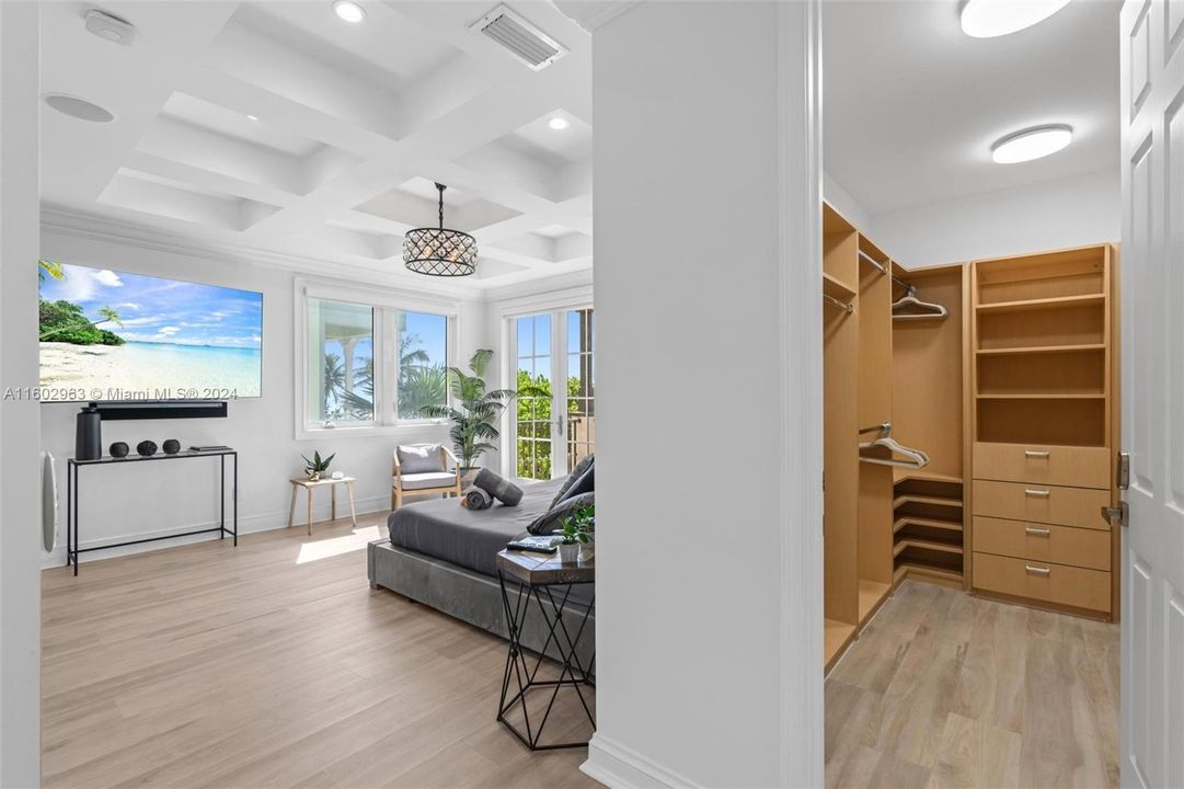 Active With Contract: $2,499,000 (4 beds, 4 baths, 2604 Square Feet)