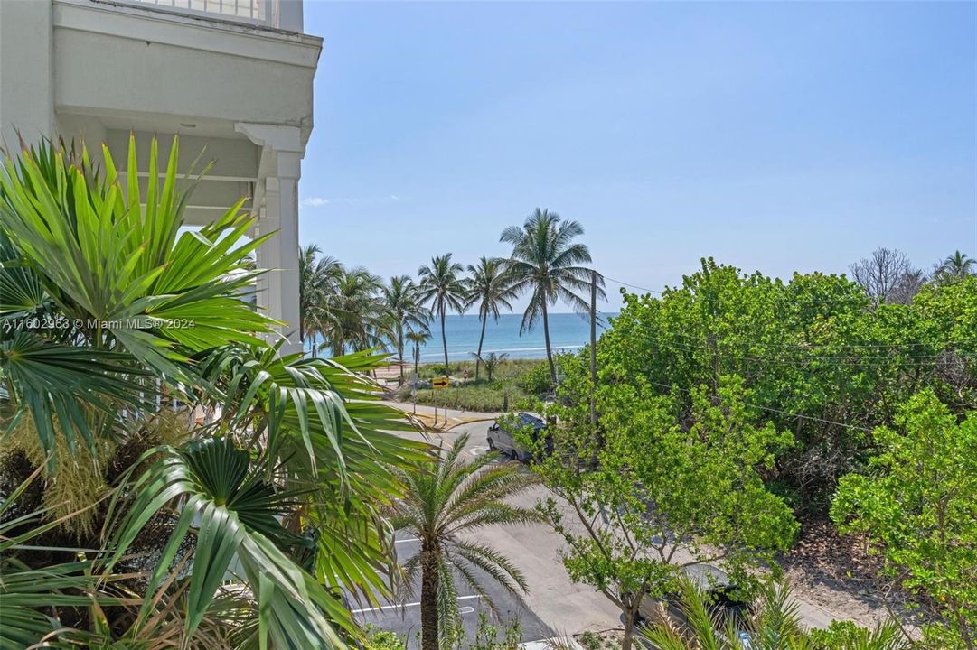 Active With Contract: $2,499,000 (4 beds, 4 baths, 2604 Square Feet)