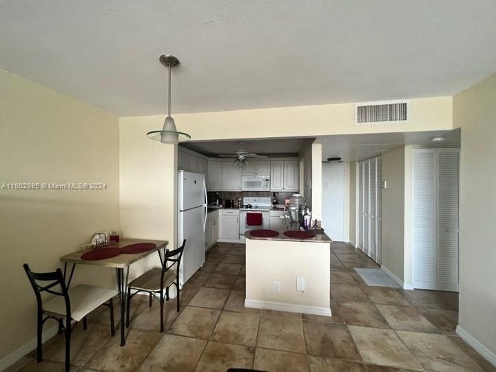 For Sale: $200,000 (1 beds, 1 baths, 780 Square Feet)