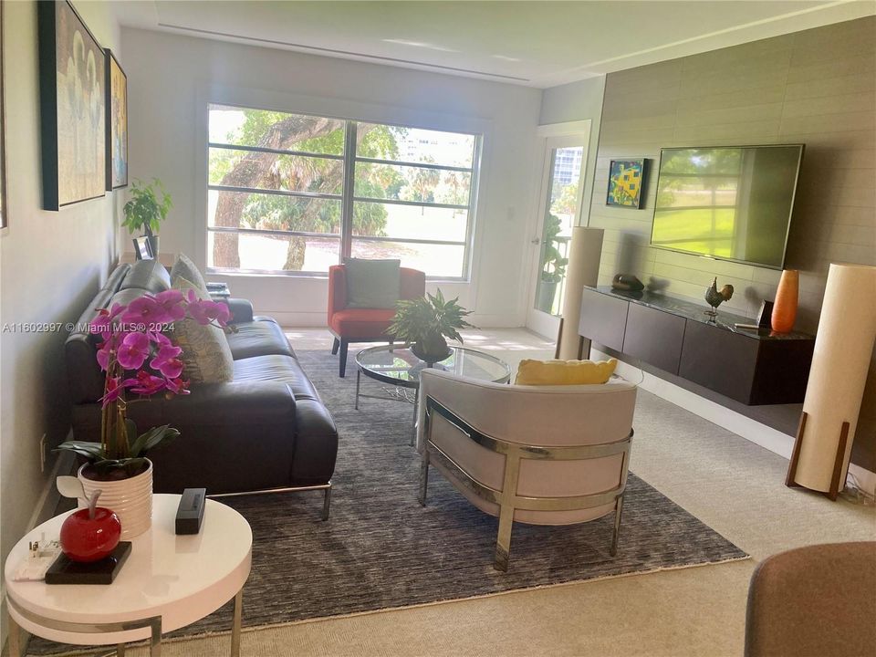 Active With Contract: $1,850 (1 beds, 1 baths, 860 Square Feet)