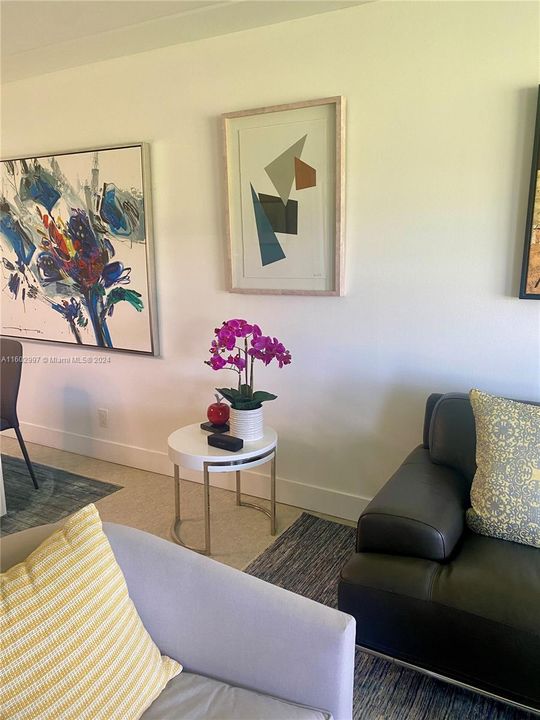 Active With Contract: $1,850 (1 beds, 1 baths, 860 Square Feet)