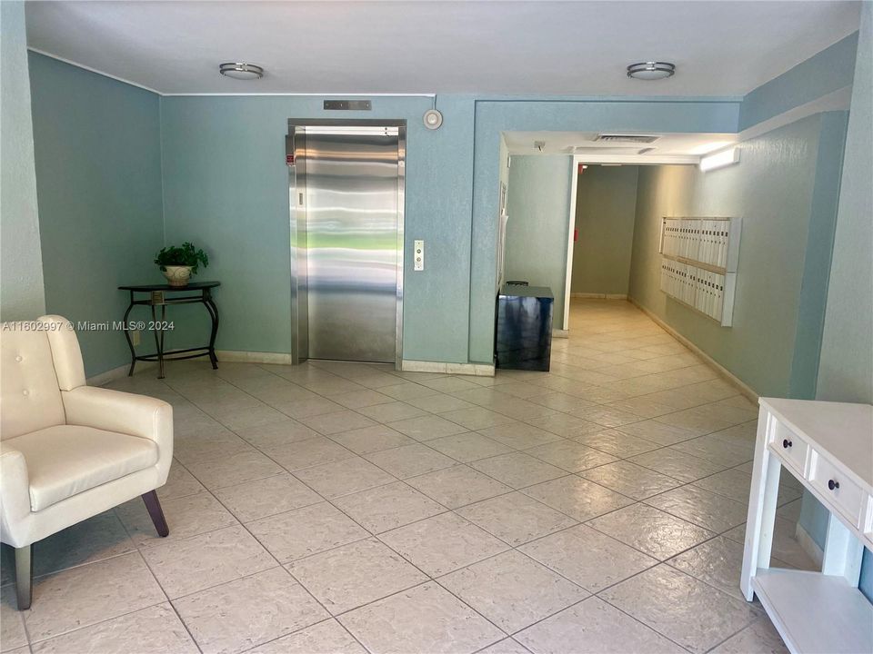 Active With Contract: $1,850 (1 beds, 1 baths, 860 Square Feet)