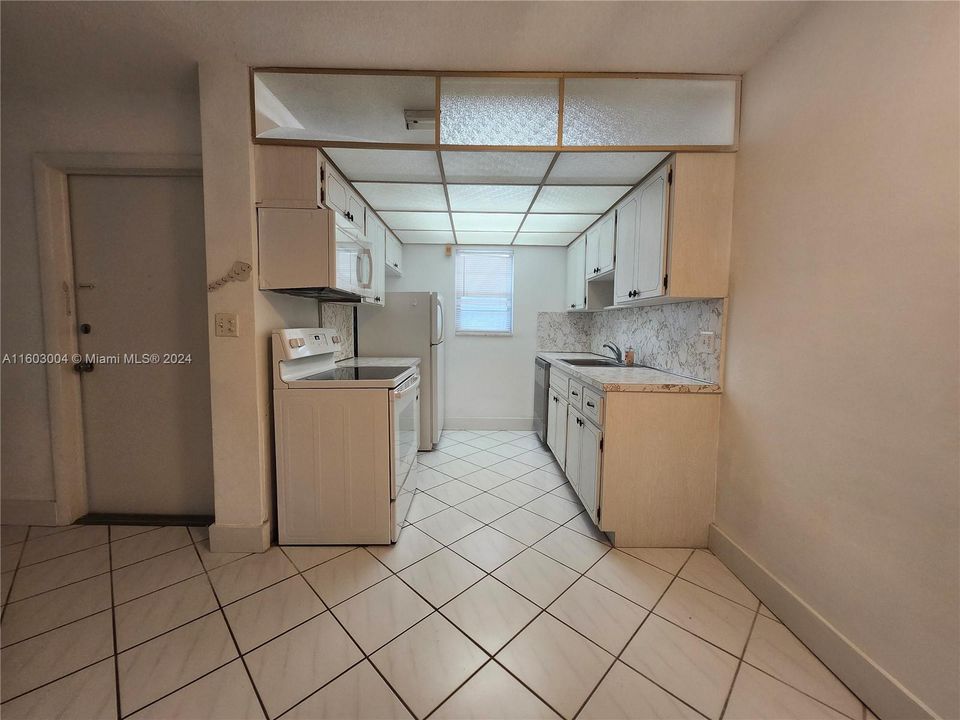 Recently Rented: $1,500 (1 beds, 1 baths, 646 Square Feet)