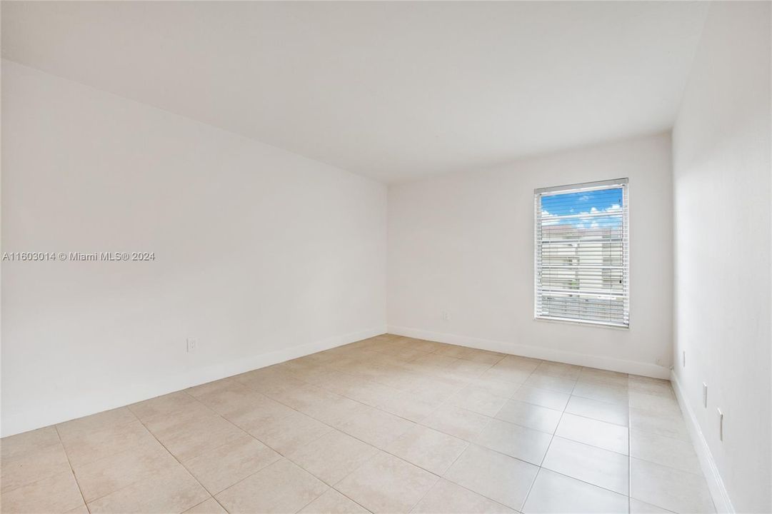 Active With Contract: $1,850 (1 beds, 1 baths, 665 Square Feet)