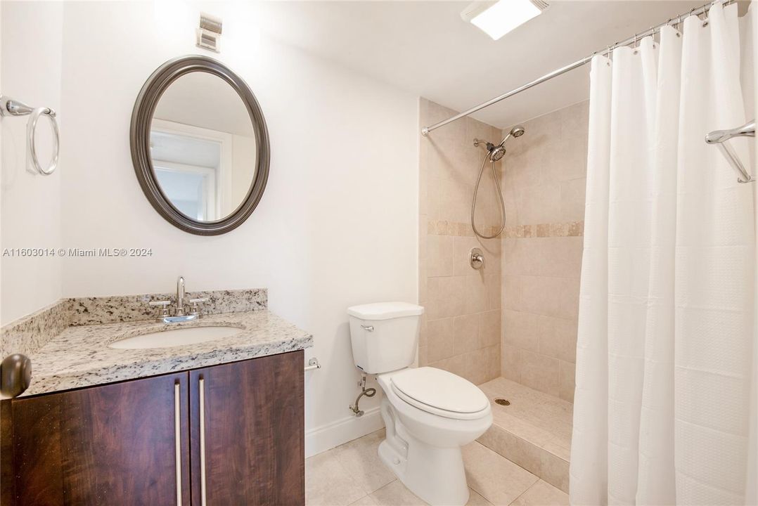 Active With Contract: $1,850 (1 beds, 1 baths, 665 Square Feet)
