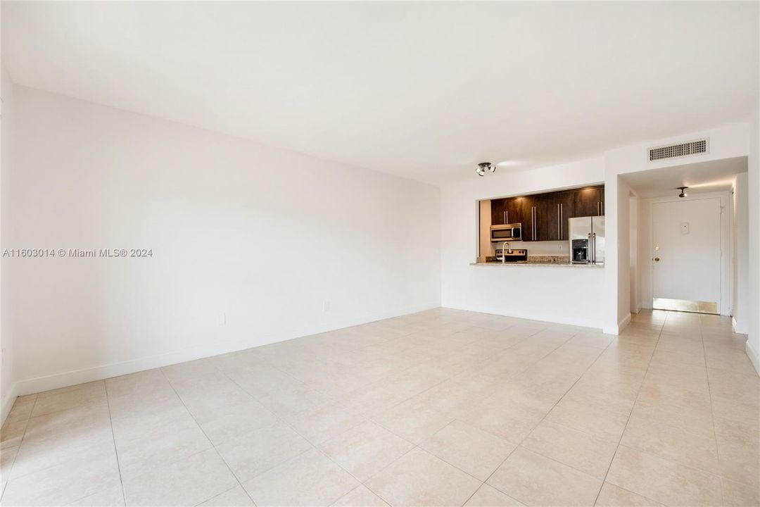 Active With Contract: $1,850 (1 beds, 1 baths, 665 Square Feet)