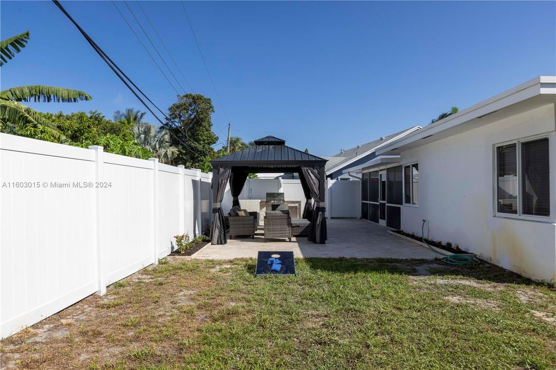 For Sale: $790,000 (3 beds, 2 baths, 1547 Square Feet)