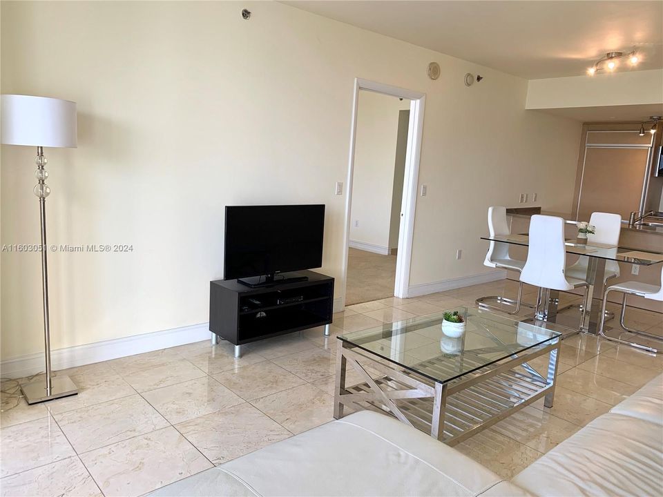 For Rent: $4,295 (2 beds, 1 baths, 1086 Square Feet)