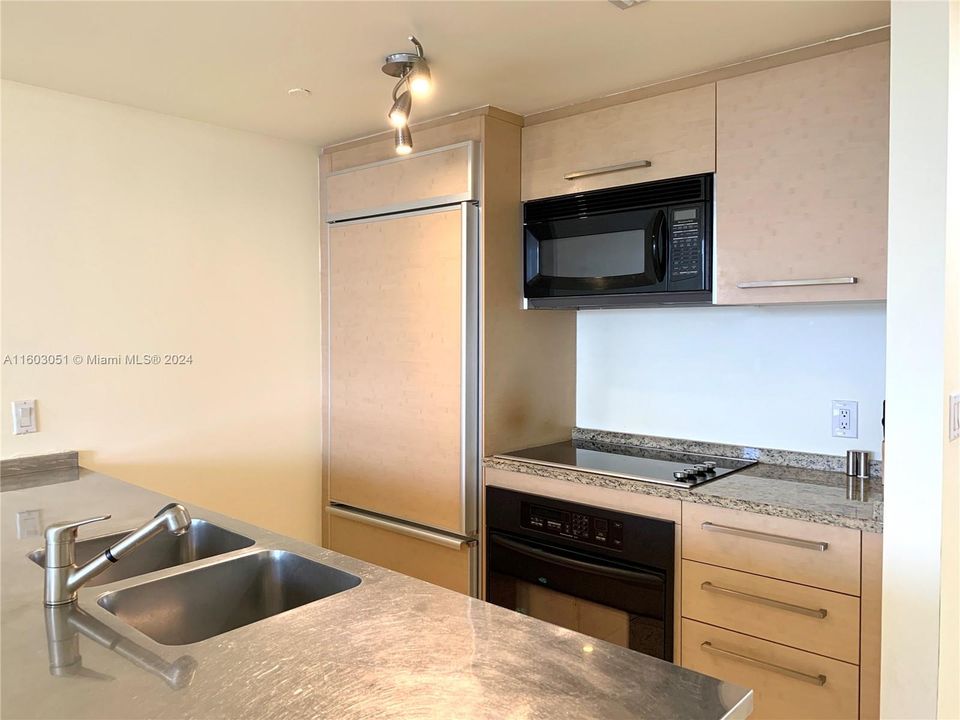 For Rent: $4,295 (2 beds, 1 baths, 1086 Square Feet)