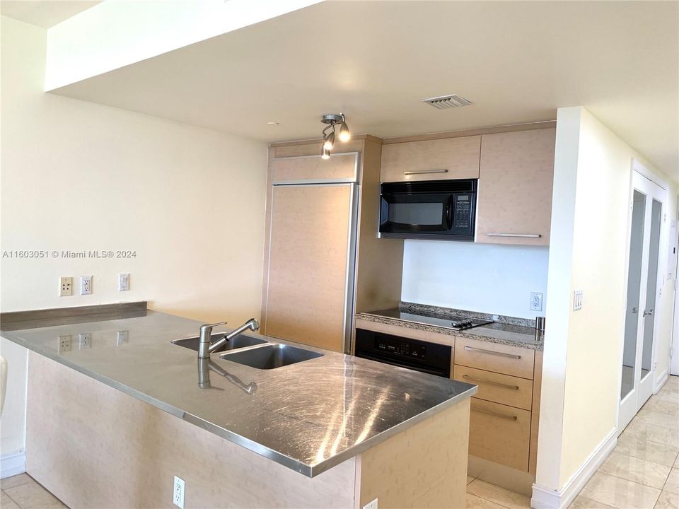 For Rent: $4,295 (2 beds, 1 baths, 1086 Square Feet)