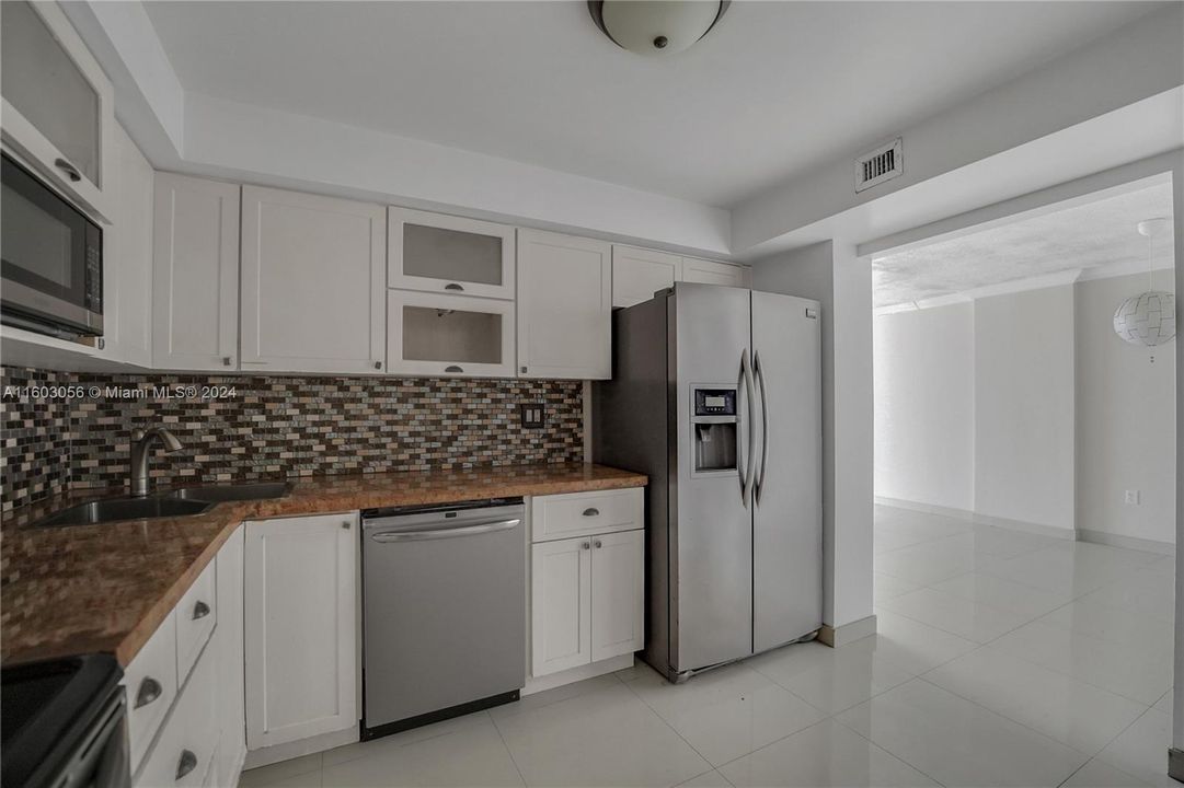For Rent: $3,150 (2 beds, 2 baths, 1058 Square Feet)