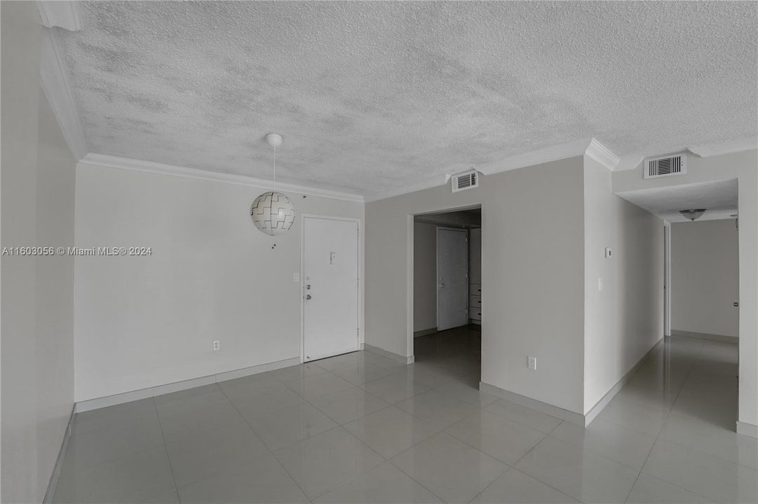 For Rent: $3,150 (2 beds, 2 baths, 1058 Square Feet)