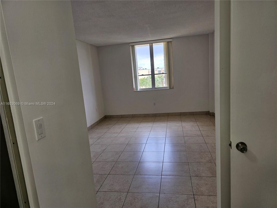 For Rent: $2,600 (2 beds, 2 baths, 1330 Square Feet)