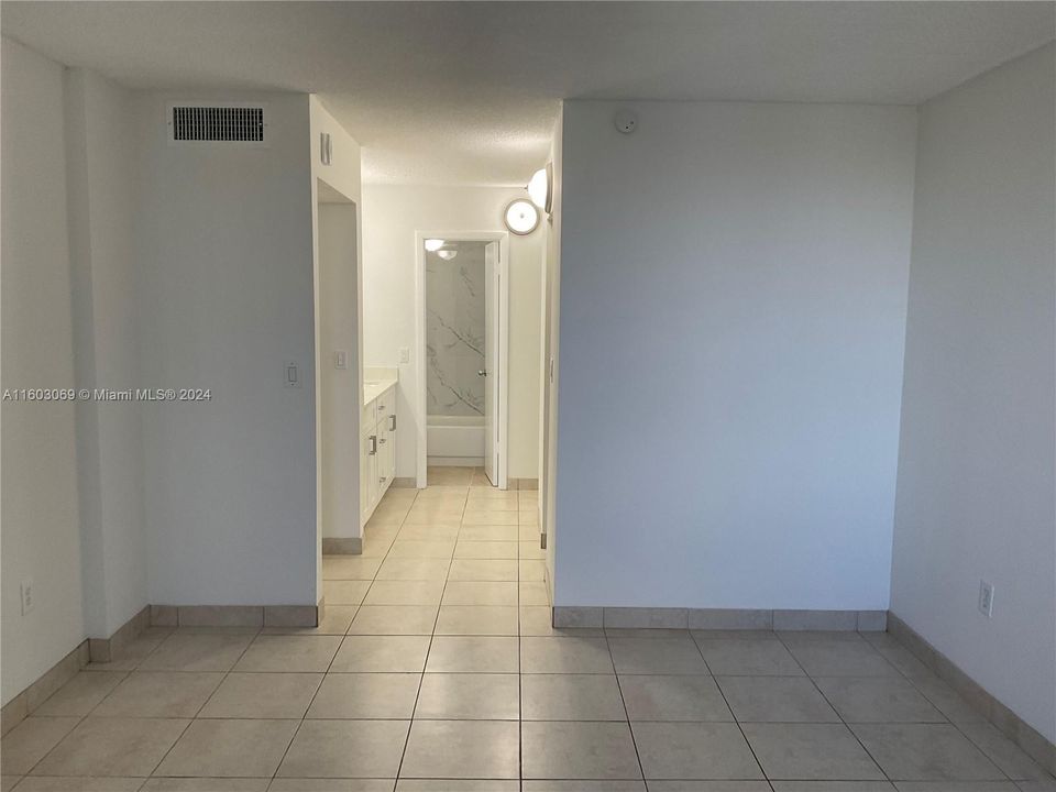 For Rent: $2,600 (2 beds, 2 baths, 1330 Square Feet)