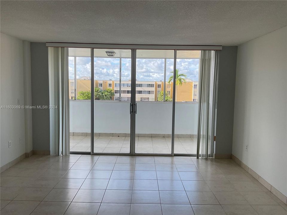 For Rent: $2,600 (2 beds, 2 baths, 1330 Square Feet)