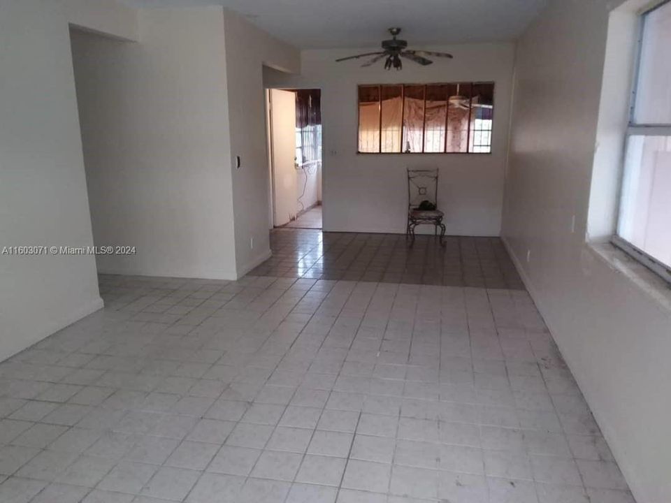 For Sale: $369,000 (3 beds, 1 baths, 1242 Square Feet)