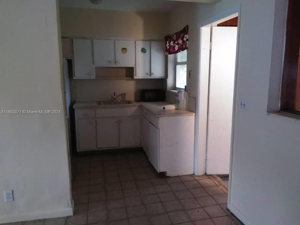 For Sale: $369,000 (3 beds, 1 baths, 1242 Square Feet)