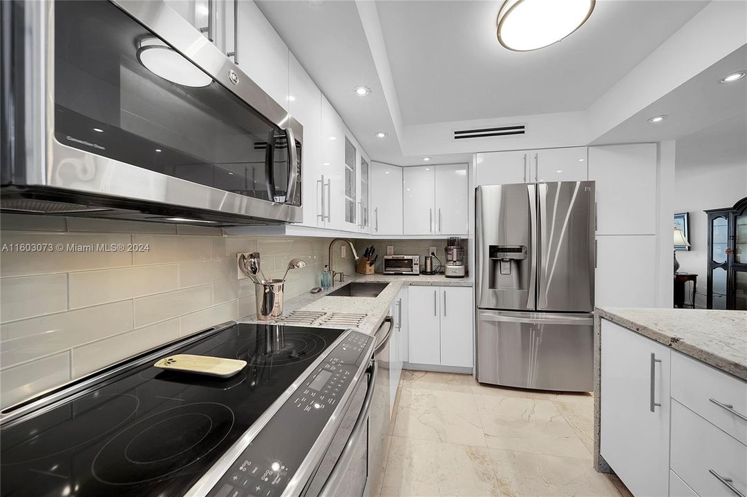 For Sale: $775,000 (2 beds, 2 baths, 1325 Square Feet)