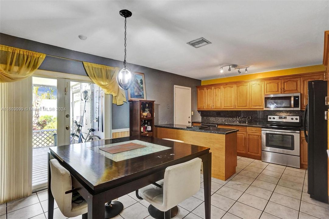 For Sale: $489,000 (4 beds, 3 baths, 1300 Square Feet)