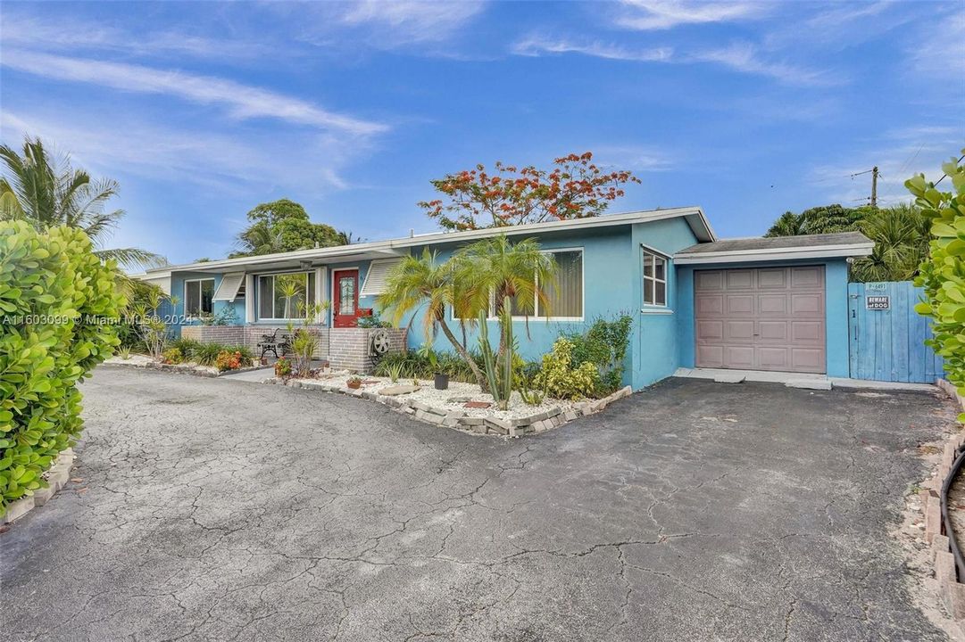 For Sale: $489,000 (4 beds, 3 baths, 1300 Square Feet)