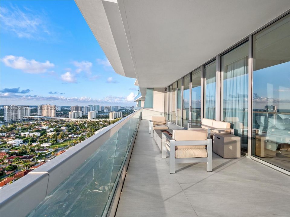 For Sale: $7,990,000 (4 beds, 4 baths, 3625 Square Feet)