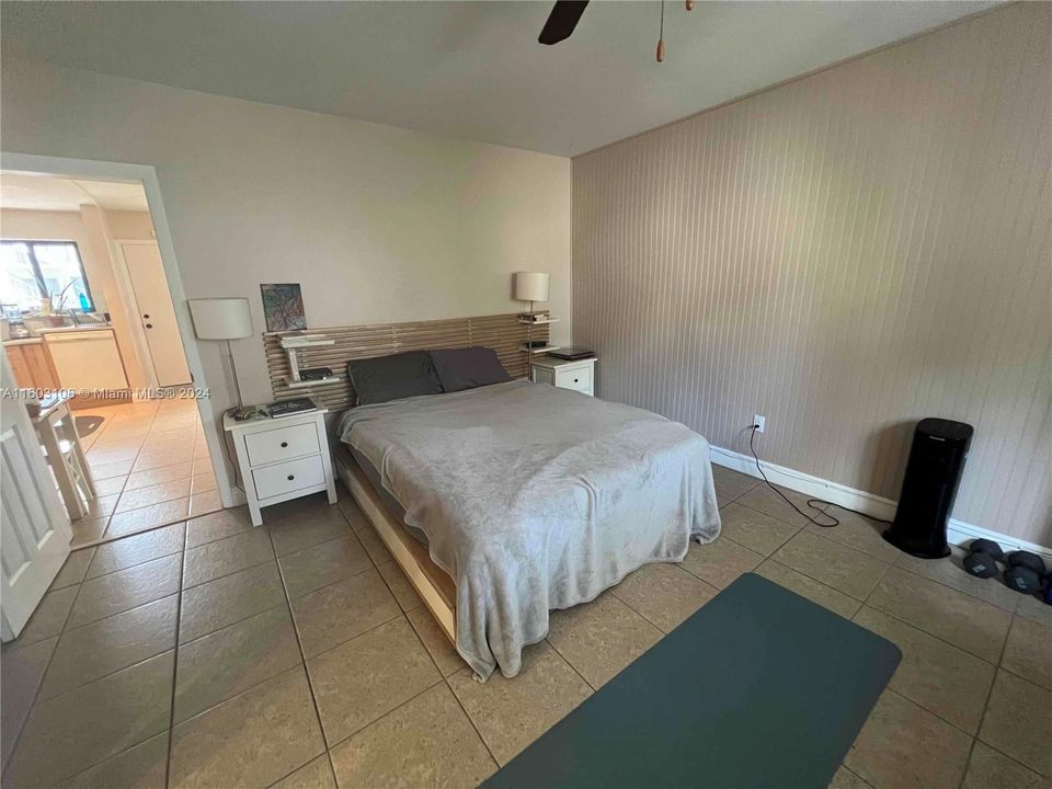 For Sale: $290,000 (1 beds, 1 baths, 598 Square Feet)