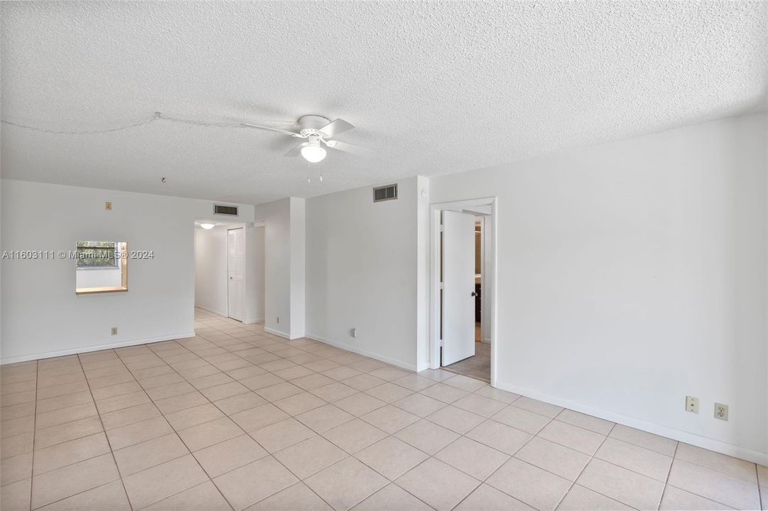 For Rent: $2,200 (2 beds, 2 baths, 954 Square Feet)