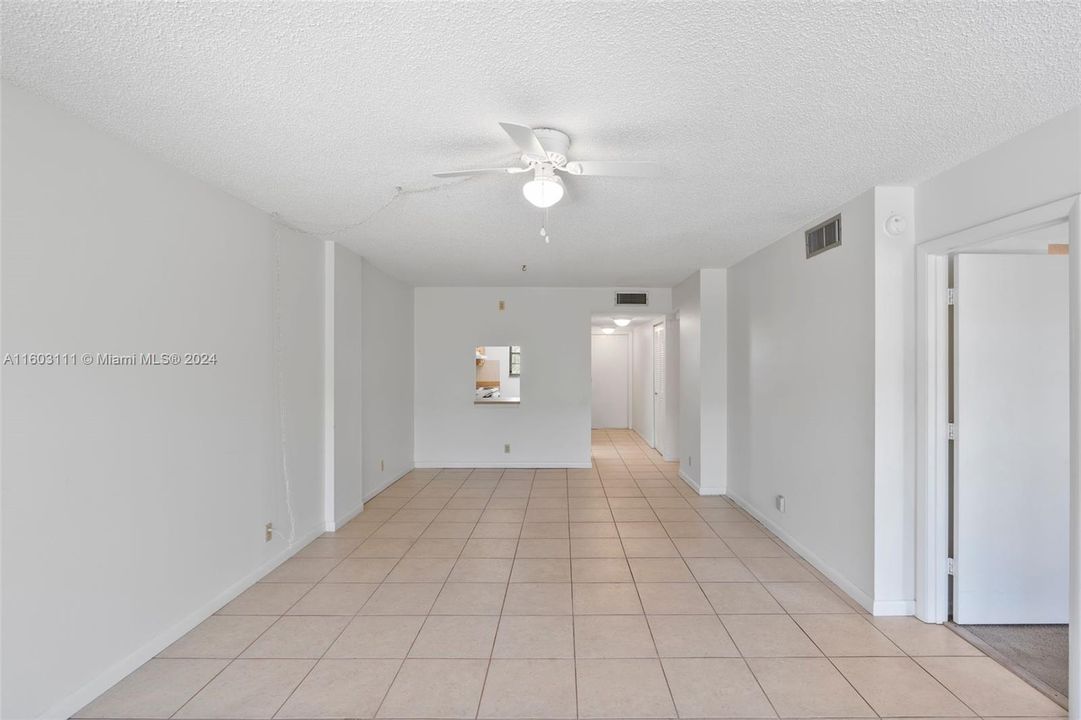 For Rent: $2,200 (2 beds, 2 baths, 954 Square Feet)