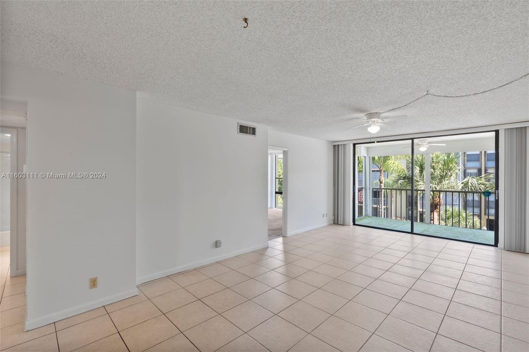 For Rent: $2,200 (2 beds, 2 baths, 954 Square Feet)