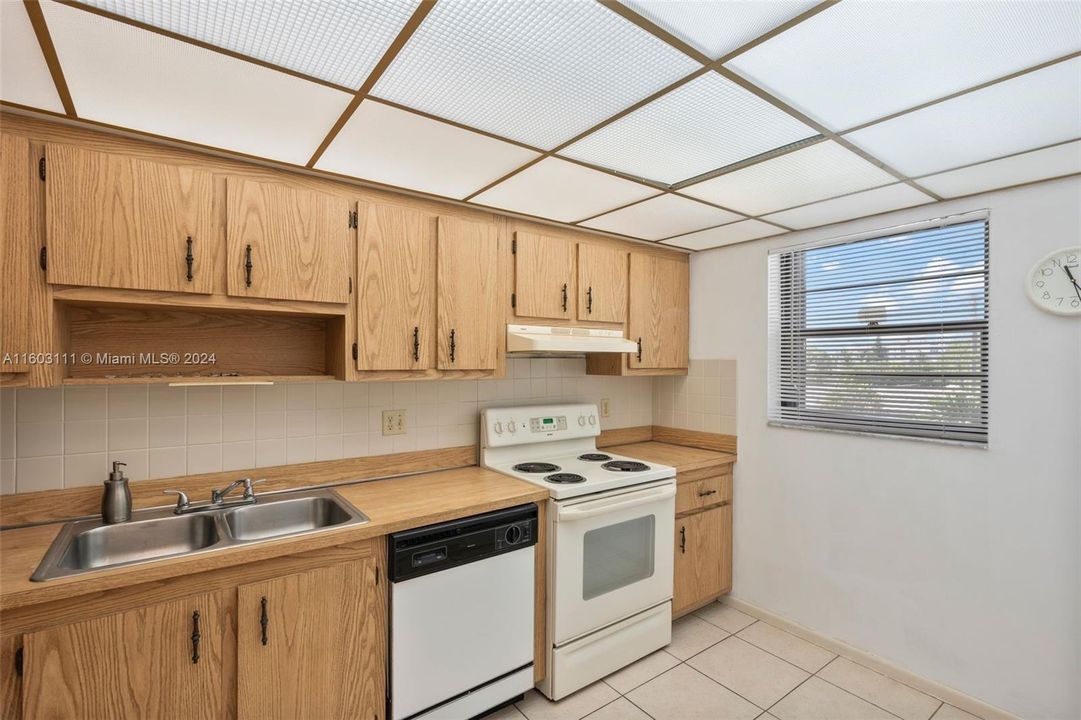 For Rent: $2,200 (2 beds, 2 baths, 954 Square Feet)