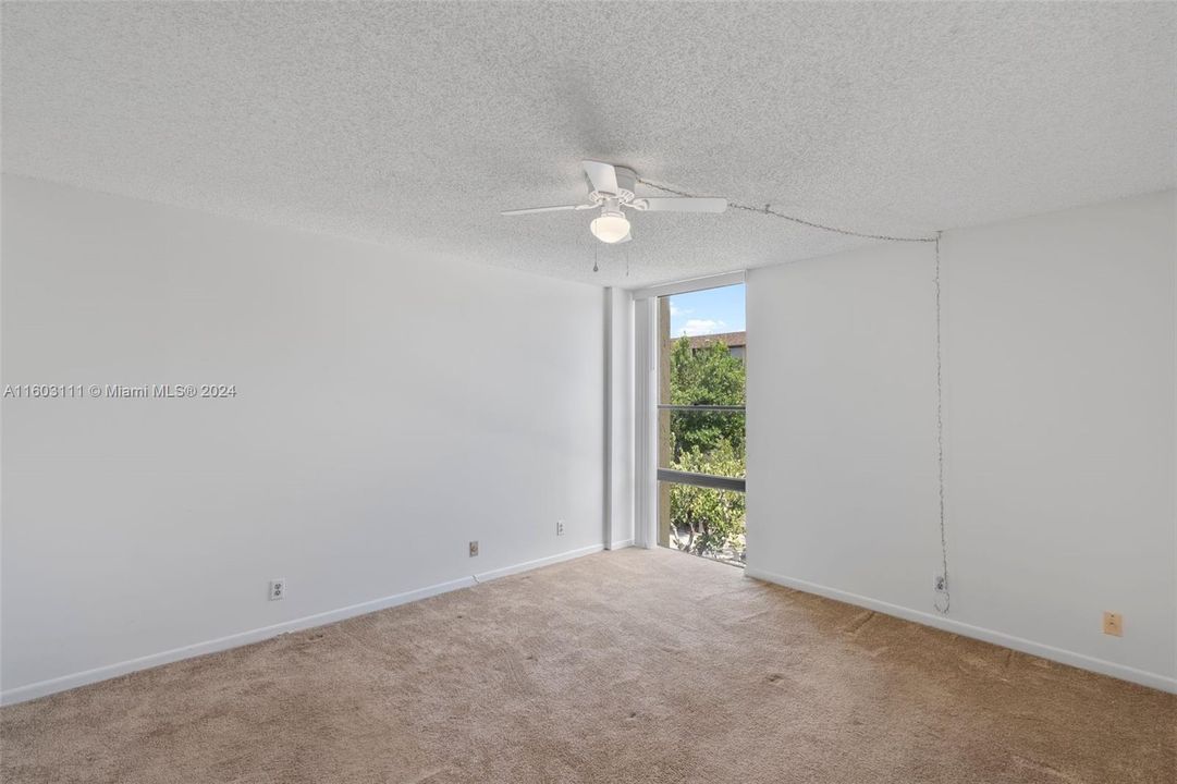 For Rent: $2,200 (2 beds, 2 baths, 954 Square Feet)