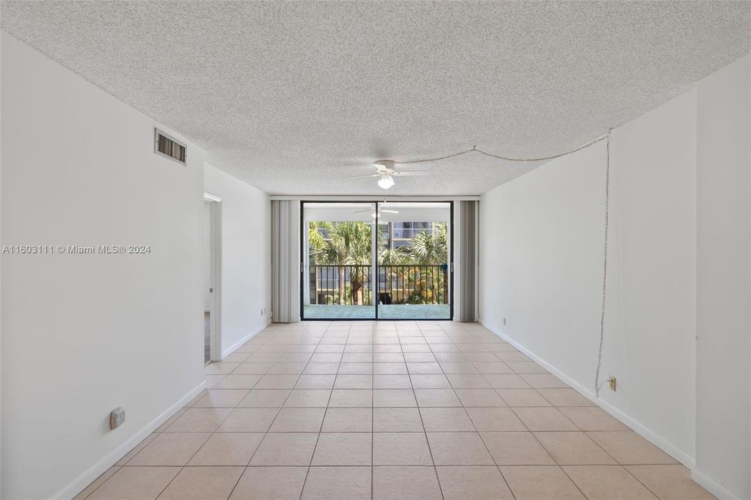 For Rent: $2,200 (2 beds, 2 baths, 954 Square Feet)