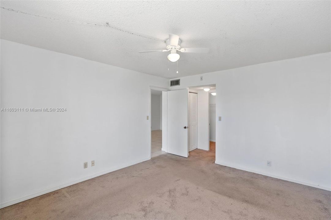 For Rent: $2,200 (2 beds, 2 baths, 954 Square Feet)