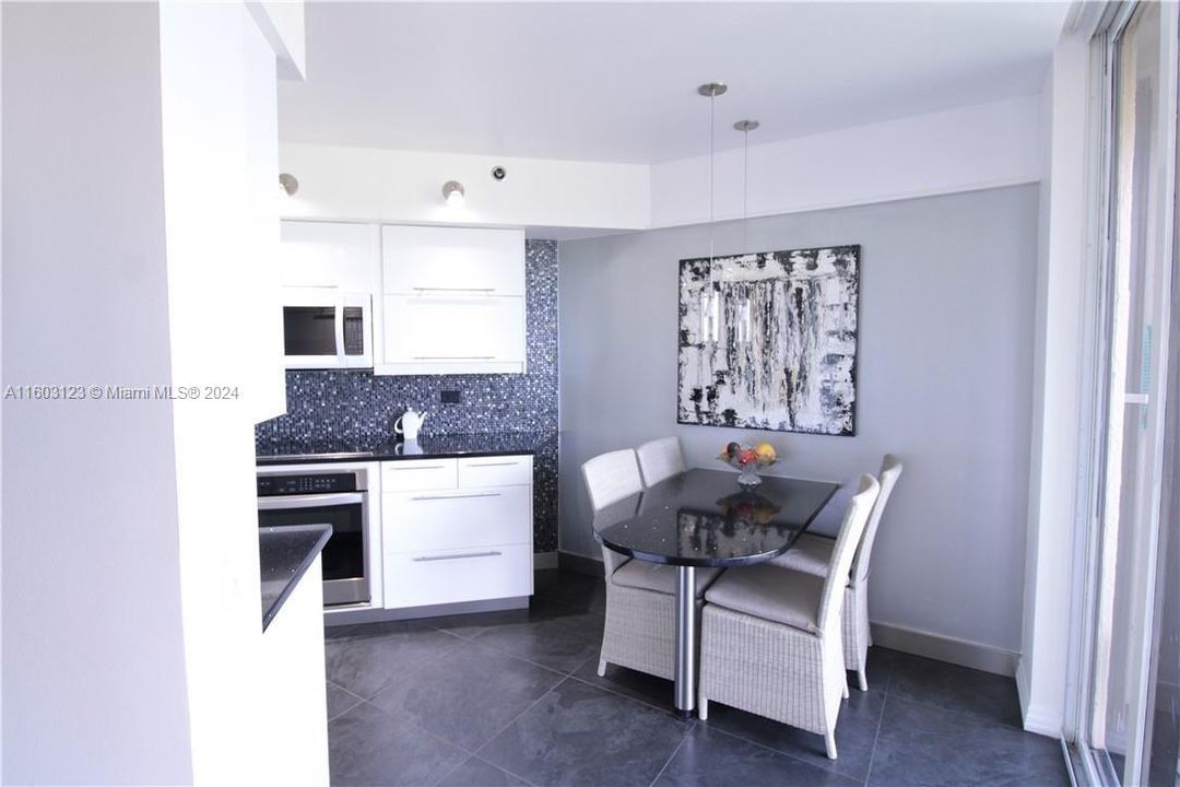 For Sale: $259,500 (2 beds, 2 baths, 1407 Square Feet)