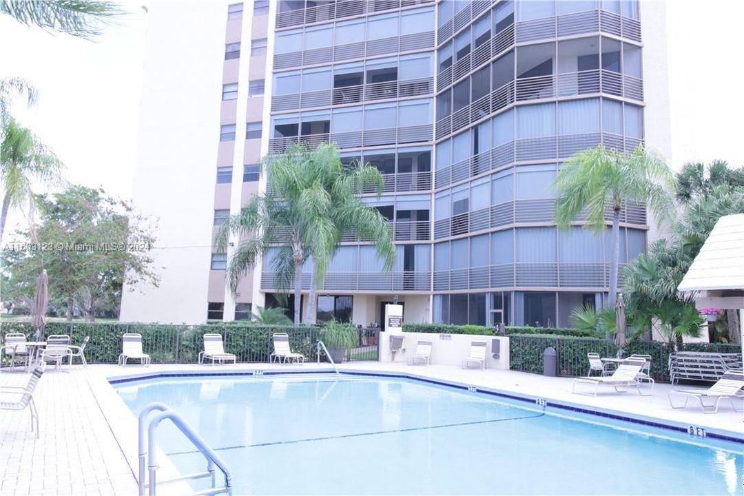 For Sale: $259,500 (2 beds, 2 baths, 1407 Square Feet)