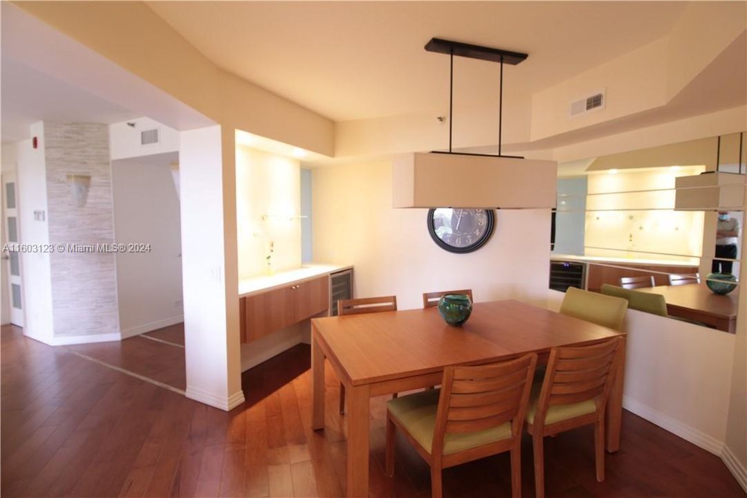 For Sale: $259,500 (2 beds, 2 baths, 1407 Square Feet)