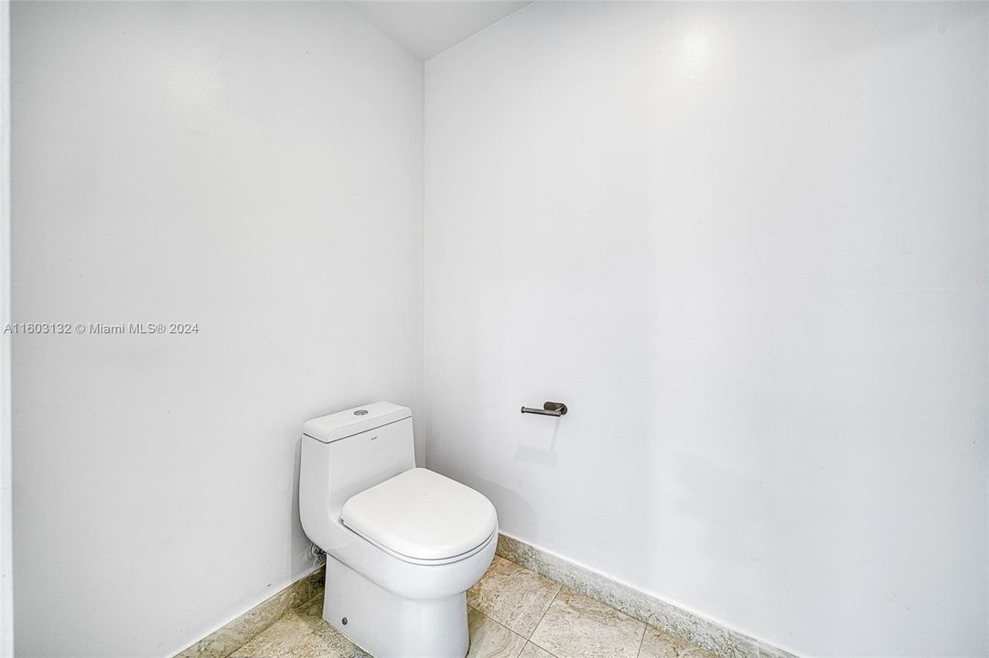 出租: $3,700 (1 贝兹, 1 浴室, 766 平方英尺)