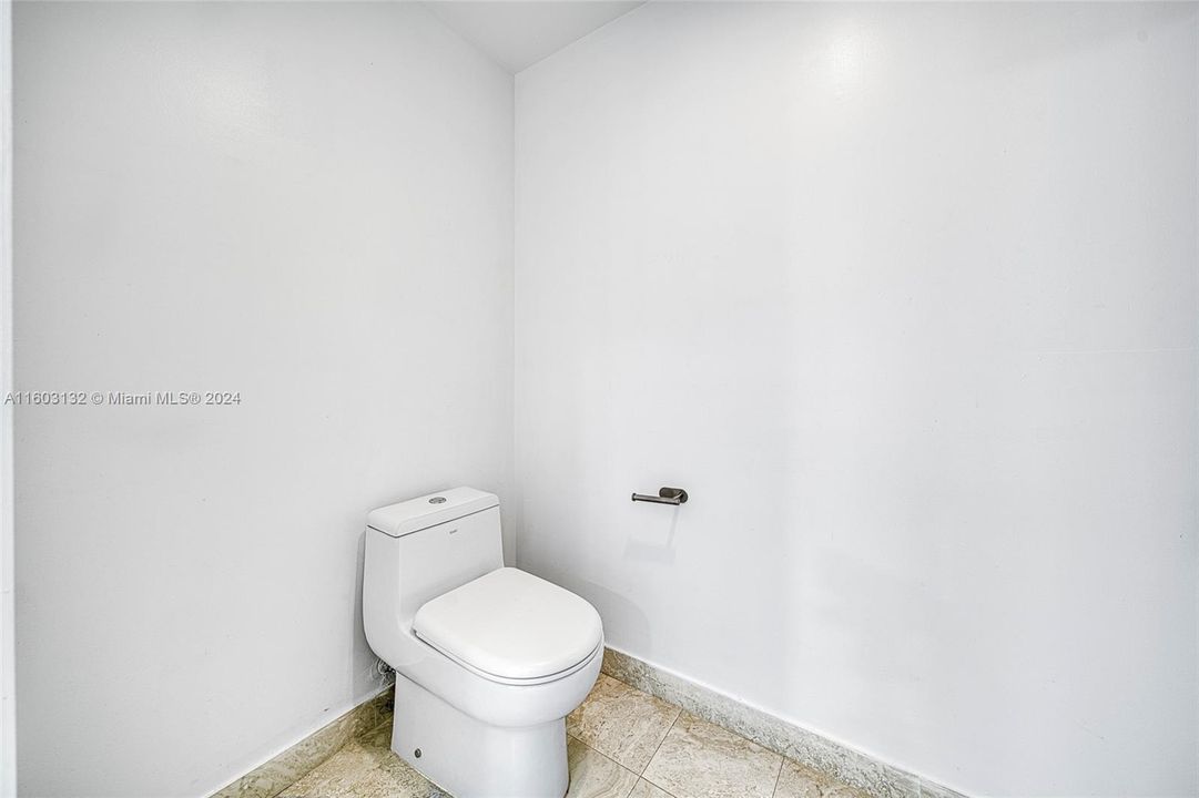 For Rent: $3,700 (1 beds, 1 baths, 766 Square Feet)