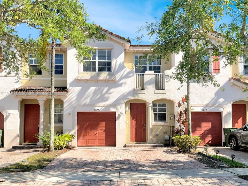 Active With Contract: $368,000 (4 beds, 3 baths, 1592 Square Feet)