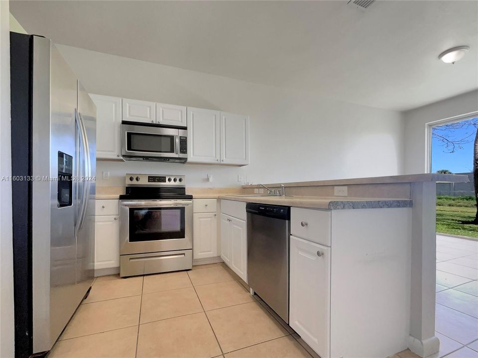 Active With Contract: $368,000 (4 beds, 3 baths, 1592 Square Feet)