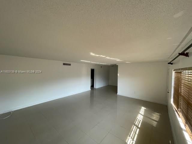 Recently Rented: $2,250 (2 beds, 2 baths, 1271 Square Feet)