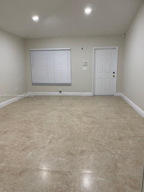 Recently Rented: $3,000 (3 beds, 2 baths, 1276 Square Feet)