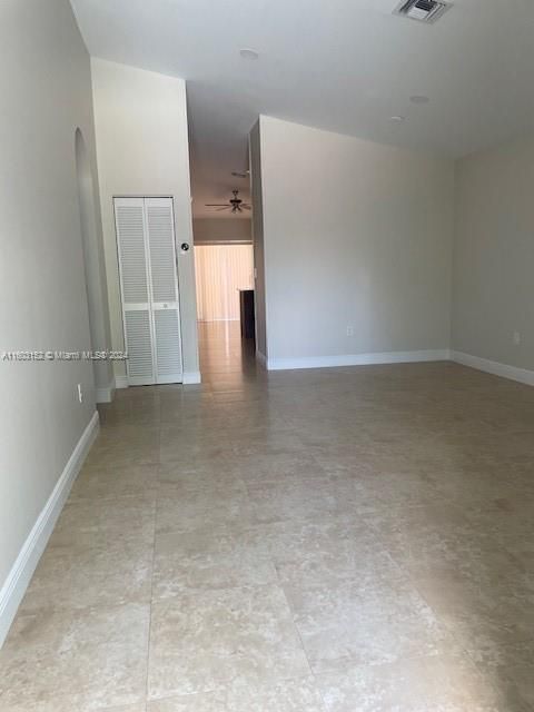 Recently Rented: $3,000 (3 beds, 2 baths, 1276 Square Feet)