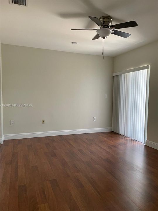 Recently Rented: $3,000 (3 beds, 2 baths, 1276 Square Feet)